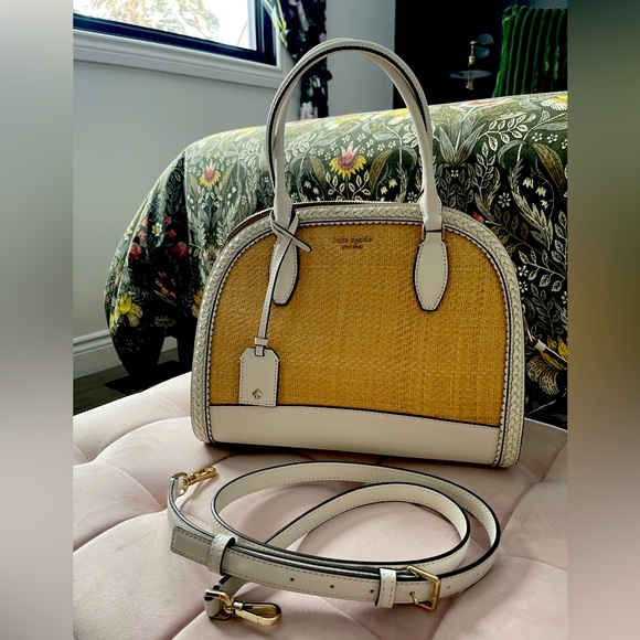 Kate Spade purse - worn once - Picture 5 of 10